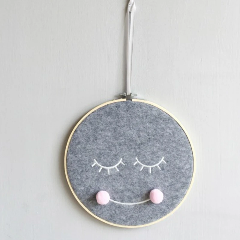 

Nordic Style Cute Felt Cloth Smiley Toys Model Baby Kids Room Nursery Clothing Store Wall Decor Creative Artic Home Decoration