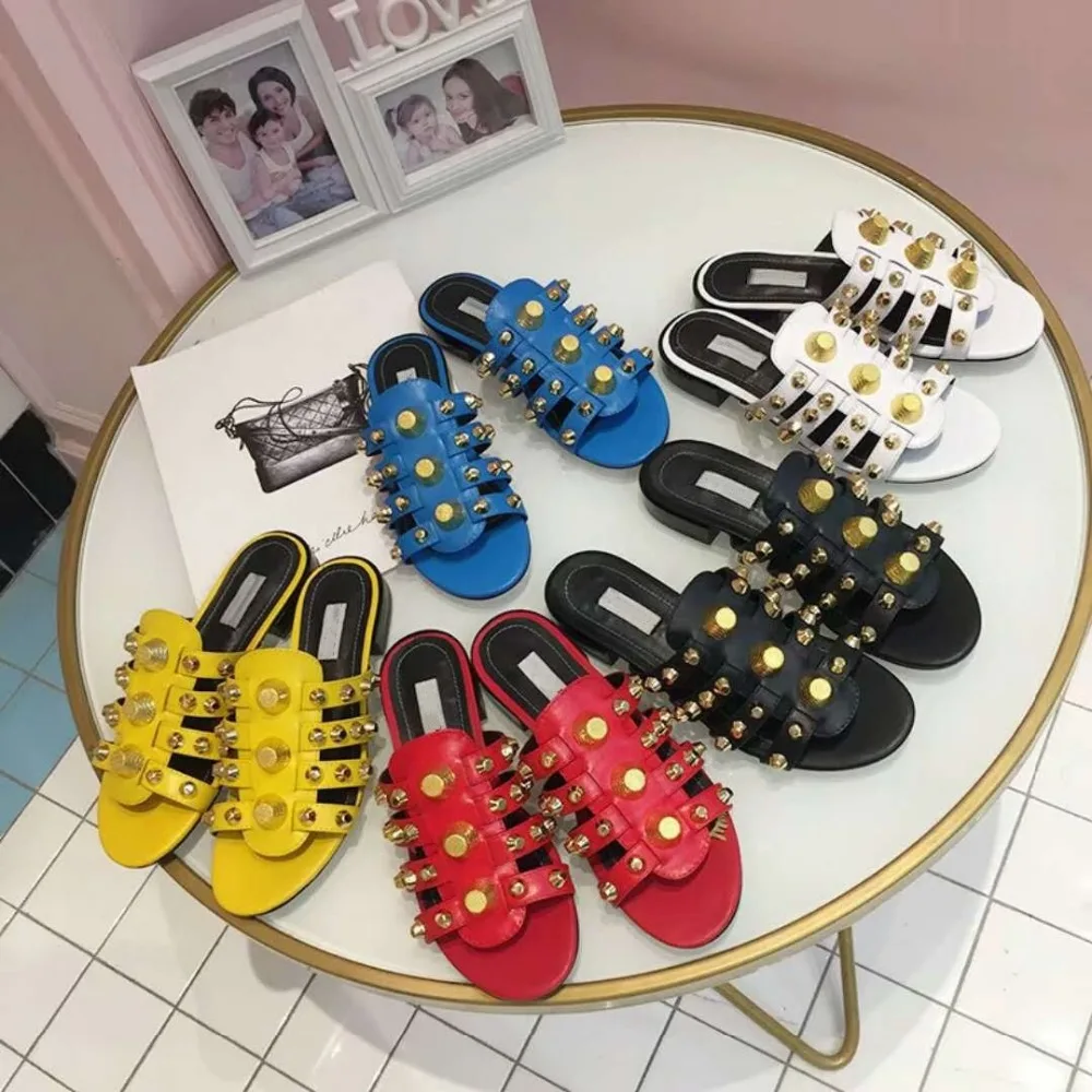 

19SS Gold Metal Rivets Leather Summer Slippers Open Toe Outside Slip On Soft Flat Slides Beach Shoes Colorful Casual Woman Shoes