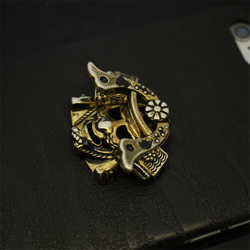 EDC-Outdoor-Pocket-Tool-Pure-Copper-IPHONE-X-8-Mobile-Phone-Holder-Brass-Samurai-Mask-Personality (1)