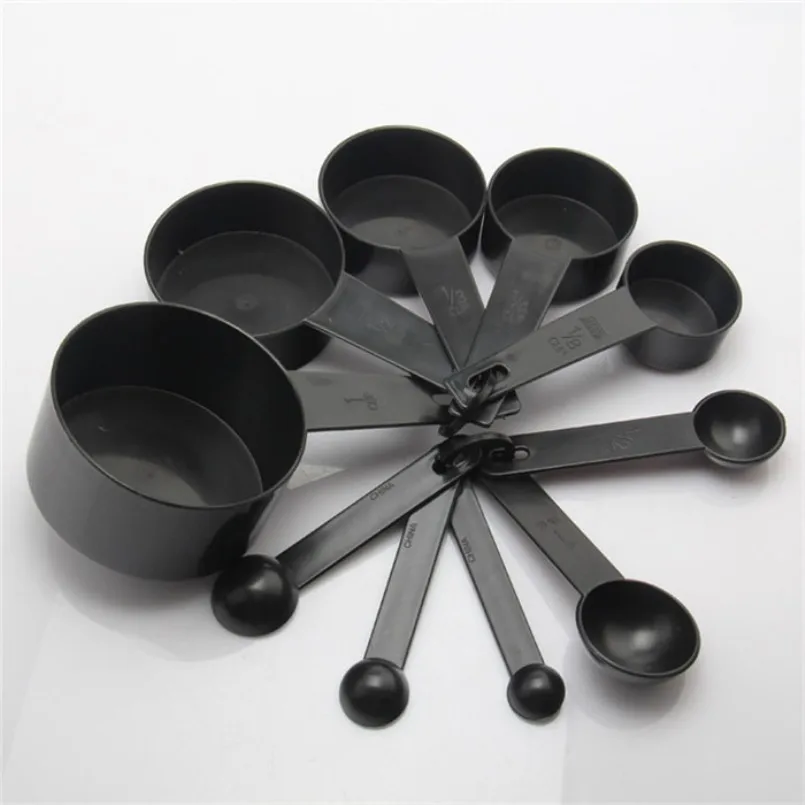 https://ae01.alicdn.com/kf/HTB1QIpiXVyZBuNjt_jJq6zDlXXan/Cucharas-medidoras-de-pl-stico-para-hornear-y-cocinar-juego-de-utensilios-de-cocina-color-negro.jpg