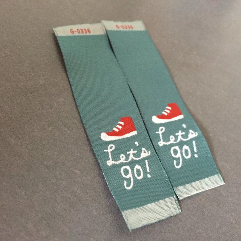 

Factory Price Customized 2*7.5cm Straight Cutting Woven Labels Clothing Labels