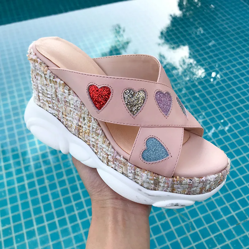 

2019 New Slides in Platform Wedges Shoes in Sexy Open toe Heart Shaped Woman Slides Outdoor Causal Shoe Pink White