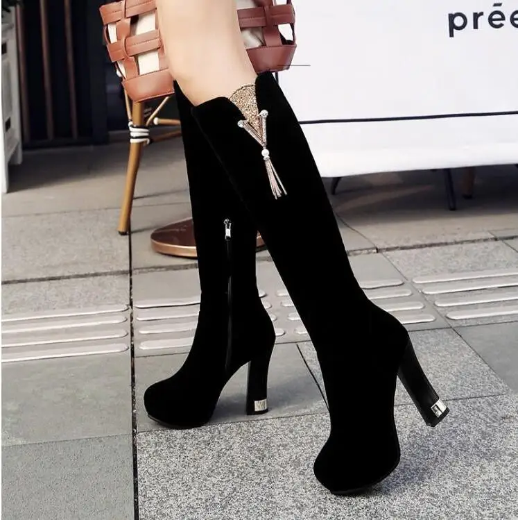 

Women's boots are embroidered with white thread, high heel, and pointed high boots.