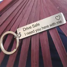 Брелок ожерелье из нержавеющей стали подарочные брелоки для вождения безопасный красивый английский алфавит Выгравированный брелок автомобильные аксессуары