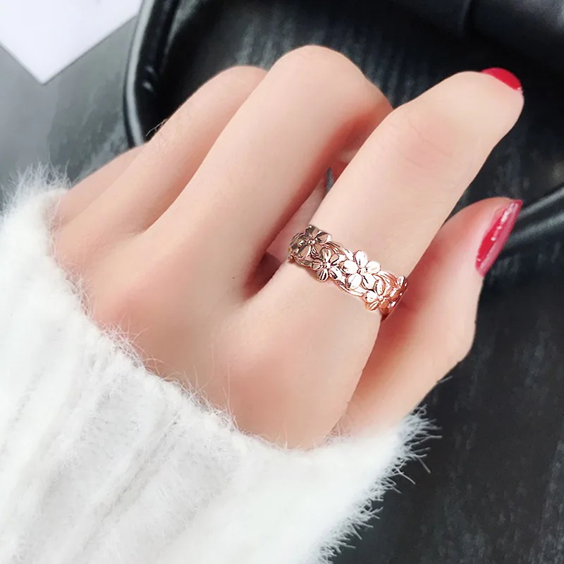 

New Arrival Hot Sale 1PC Wedding Exquisite Cute Daisy Flower Finger Ring Graceful Rose Golden And Silvery Unique Allergy Free