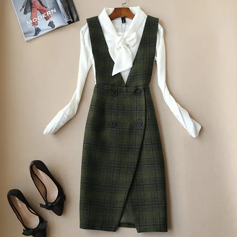 

2019 Autumn and winter new women's fashion sleeveless woolen dress v-neck slim split vest dress