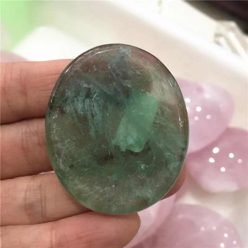 Натуральная чакра Кристалл большой палец беспокоить Камень Карманный Большой пальмовый камень Гладкий полированный галька Целебный Камень - Цвет: green fluorite