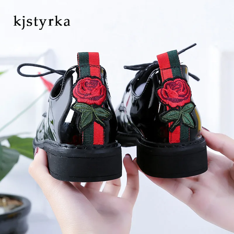 

Kjstyrka 2019 Fashion British Bullock Style Women Ankle Boots embroidered Patent Boots Oxford Shoes botas femininas de inverno