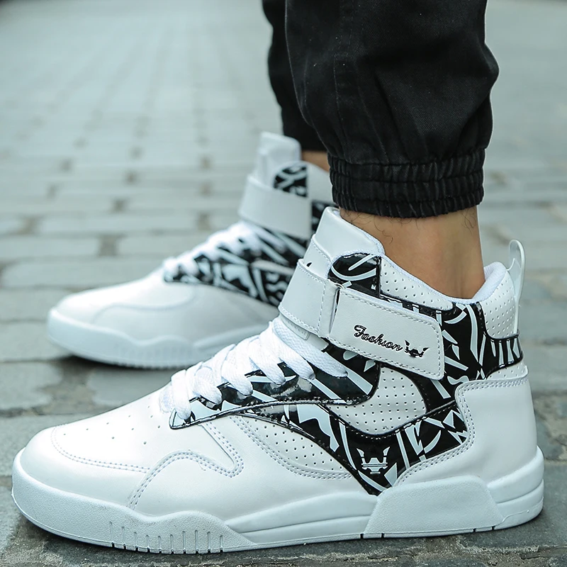 High Top Sneakers Men White Black Skateboarding Shoes Spring Autumn Classic Footwear Big Size 39-46 Flat Walking Sneakers 2018 High Top Sneakers Men White Black Skateboarding Shoes Spring Autumn Classic Footwear Big Size 39-46 Flat Walking Sneakers 2018