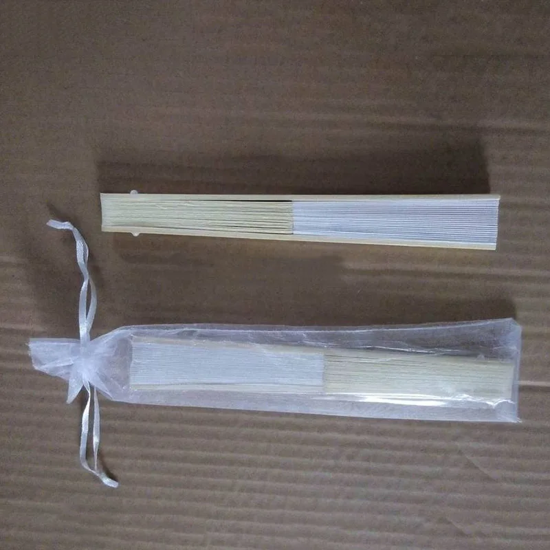 50 шт. элегантный белый складной Шелковый веер с органзой Подарочный пакет свадебный подарок& вечерние сувениры(белый