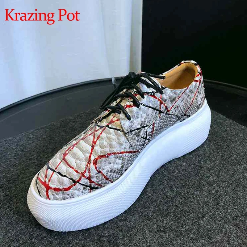 

Krazing pot 2019 cow patterns leather lace up casual round toe sneaker increasing platform superstar movie vulcanized shoes L13