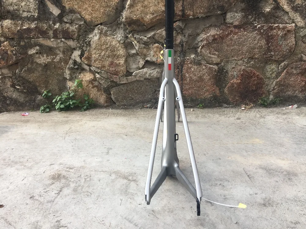 Excellent 2018 taiwan brand FASTERWAY classic sliver grey with black super light carbon bike frame:frameset+seatpost+fork+clamp+headset 5