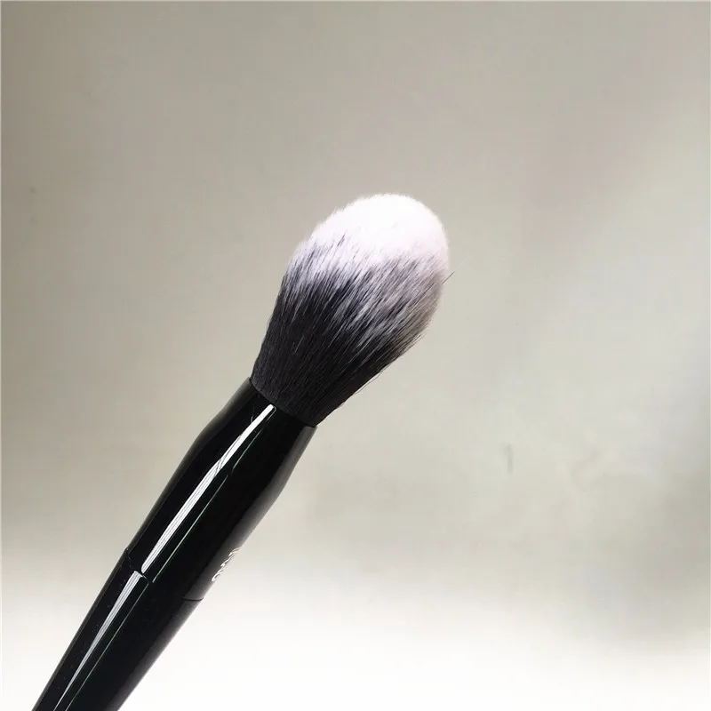 Kat Von D Lock it Edge Powder Brush #1 _ 4