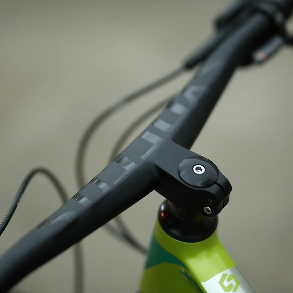Racework xx1 изготовлен из карбона что обеспечивает ему действительно гладкую