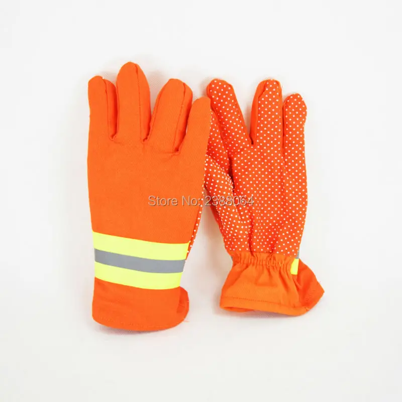 Flame resistant gloves