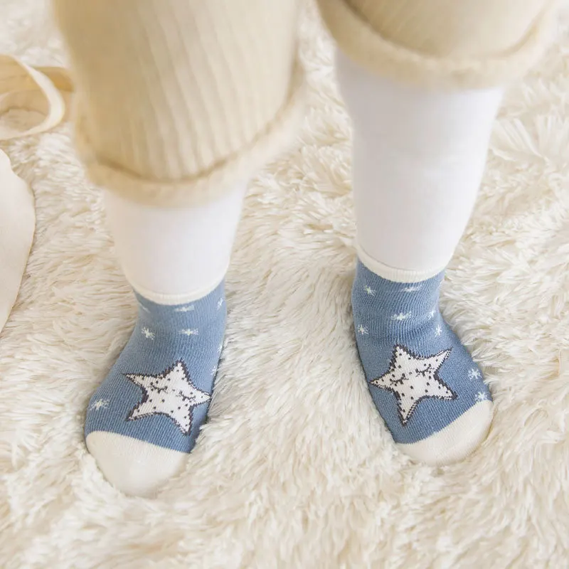 AiKway/Детские носки хлопковые антискользящий для новорожденных носки для мальчиков и девочек жаккардовые детские носки-тапочки с рисунком - Цвет: Blue - stars