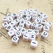 Mini cubo de acrílico para letras, mini cubo com 100 peças de 10*10mm A-Z de plástico com impressão preta, impressão de acrílico, contas de letras íntimas para pulseira do nome