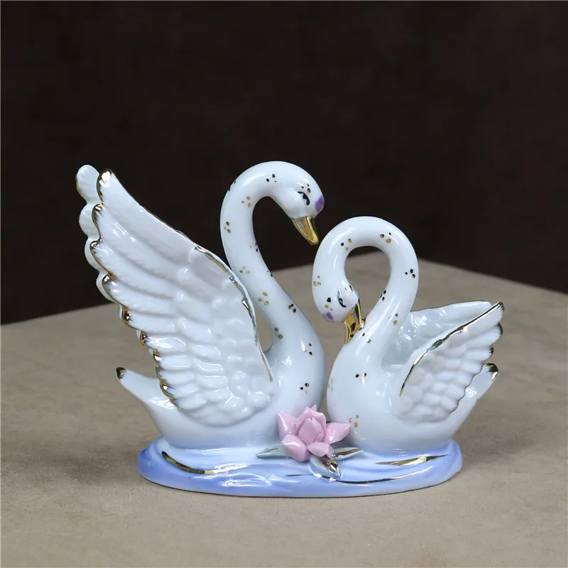 

Romantic Ceramic Swan Lovers Statue Porcelain Swan Miniature Lotus Craft Adornment Decor Wedding Gift Valentine's Day Souvenir