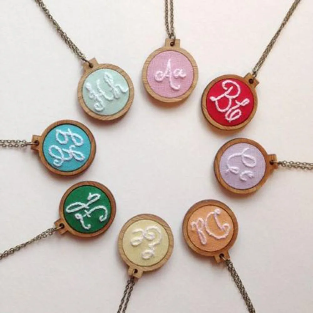 

1 set Mini Embroidery Hoop Wooden Embroidery Frame Small Hand Stitching Hoop Cross Stitch Framing Hoop DIY Crafts Gift Earring