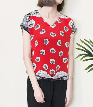 

A large red suit, which costs a lot, is a mulberry silk, a shoulder sleeve and a V silk T-shirt