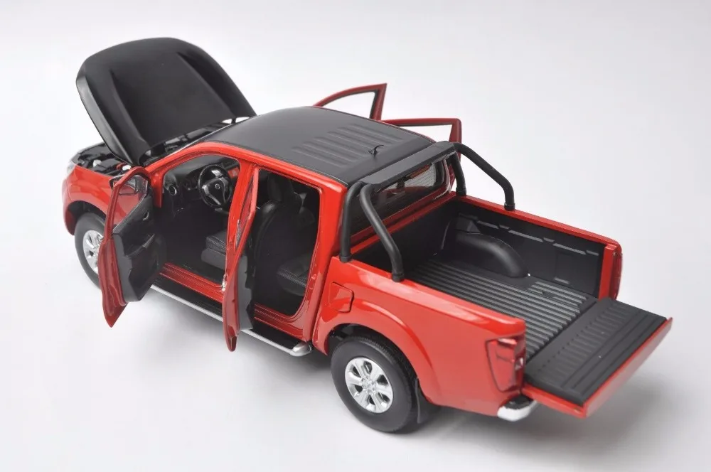 1:18 литая модель для Nissan Navara Sport NP300 красный и черный пикап игрушечный автомобиль миниатюрная коллекция подарки грузовик