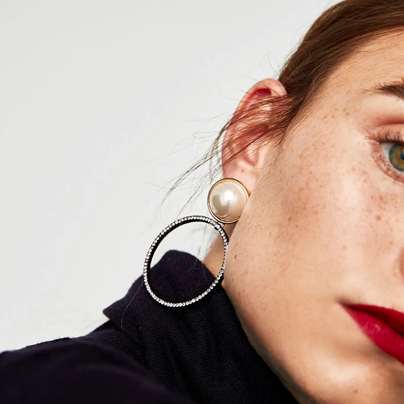 

FASHIONSNOOPS New Fashion Statement Jewelry Luxury Simulated Pearl Earrings for Women Charming Shiny Round Pendant Drop Earrings