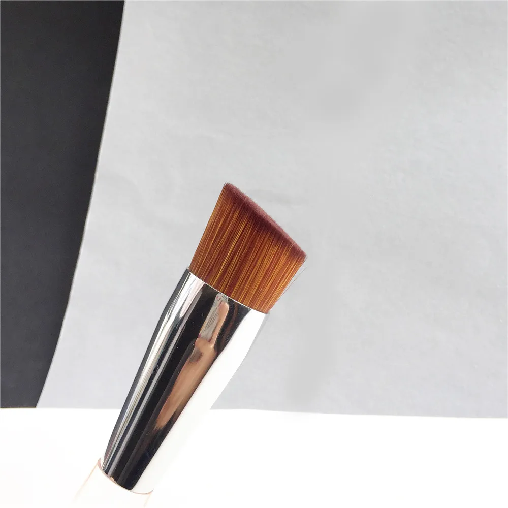 Trish McEvoy WET DRY EVEN SKIN FACE BRUSH _ 4
