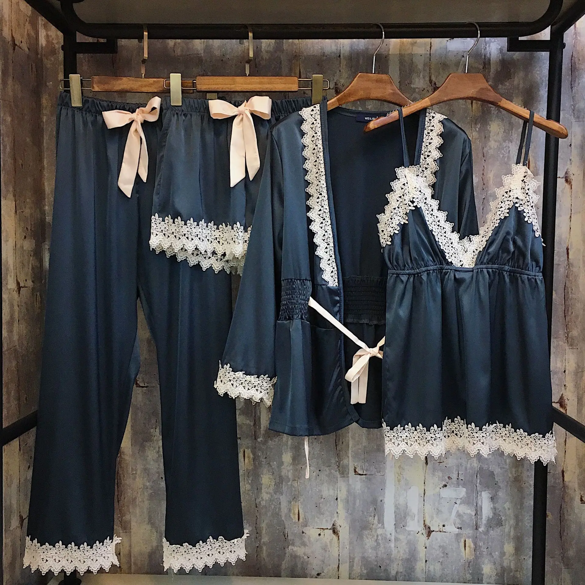 Высококачественная уличная кружевная сатиновая одежда для дворца, четыре комплекта весенне-осенних новых продуктов, Женская домашняя одежда, тонкая сексуальная пижама - Цвет: Blue