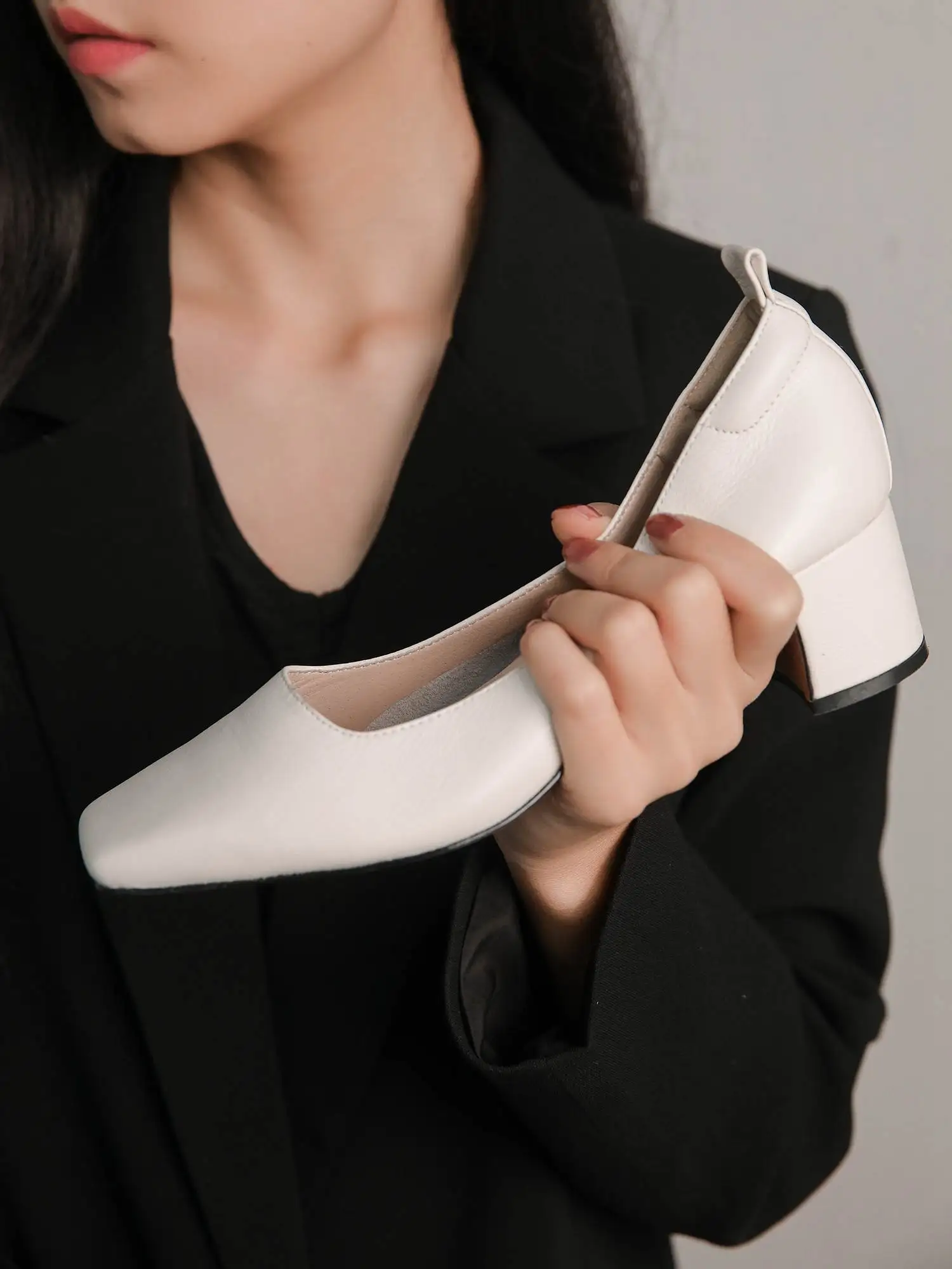 Модные женские туфли-лодочки из натуральной кожи на среднем каблуке без застежки; Брендовые вечерние однотонные элегантные офисные женские туфли с квадратным носком; размеры 40; L37