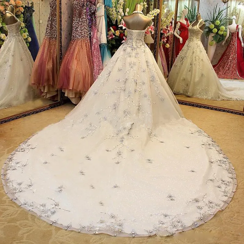 2017 Luxury Crystal Beaded Halter Ball Gown Wedding Dresses With