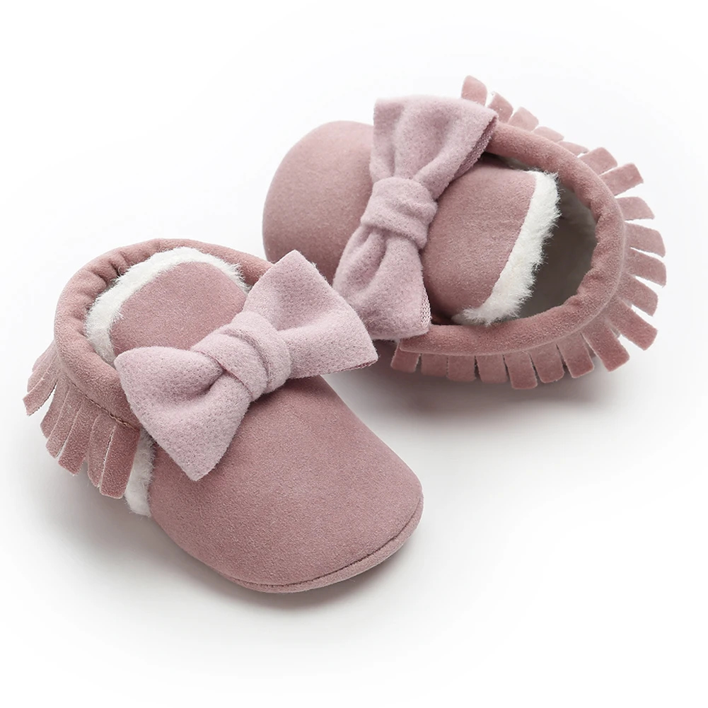 Обувь с бахромой для маленьких девочек и мальчиков; зимняя кожаная обувь для новорожденных детей 0-18 месяцев