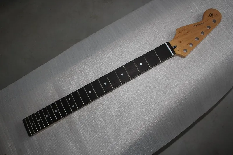 

Electric guitar DIY semi-finished products Neck and neck ST left hand maple wood neck rose wooden fingerboard