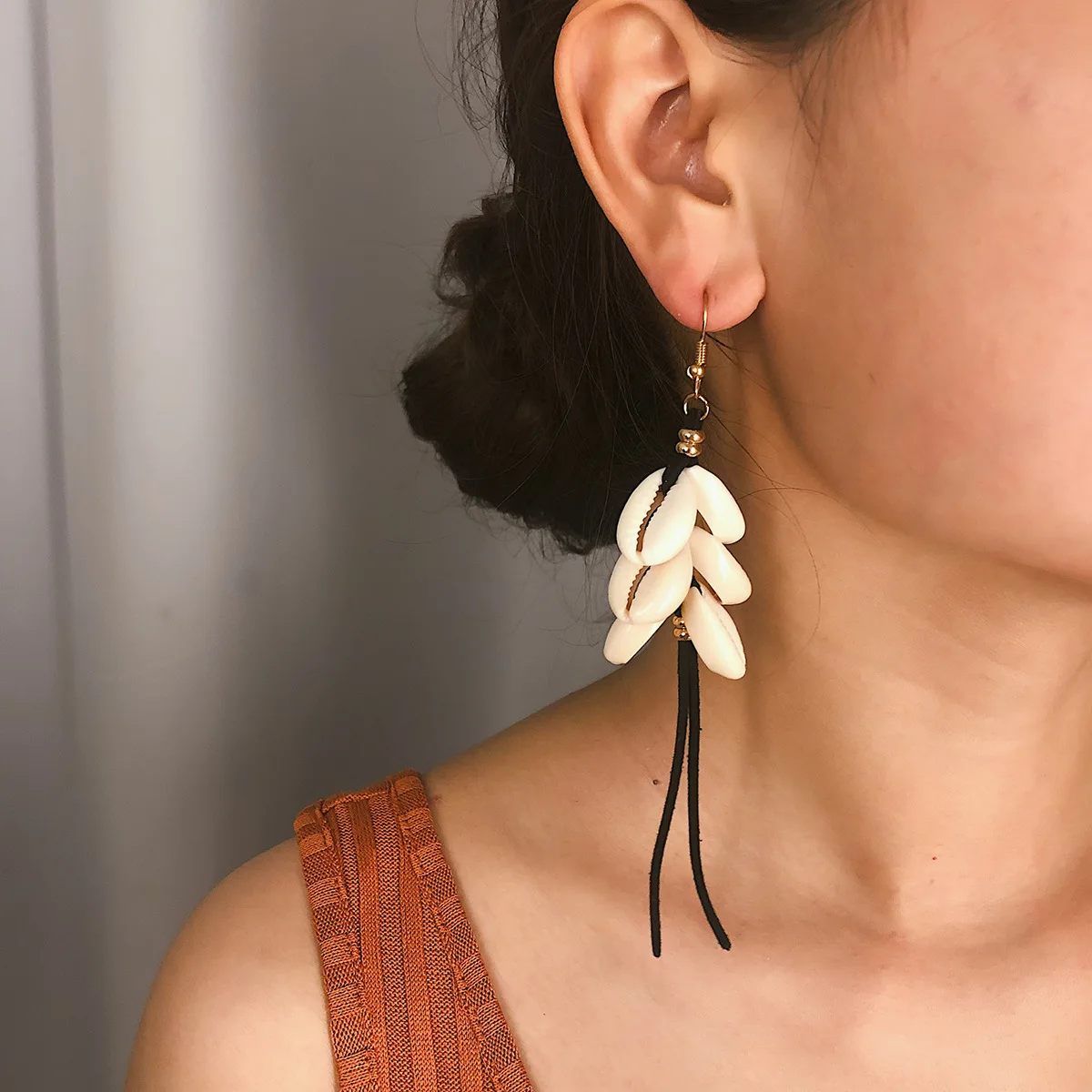 

JOUVAL Personality Ethnic Shell Long Dangle Earring For Women Cowrie Fringe Drop Earrings Summer Beach Tassel Statement Jewelry