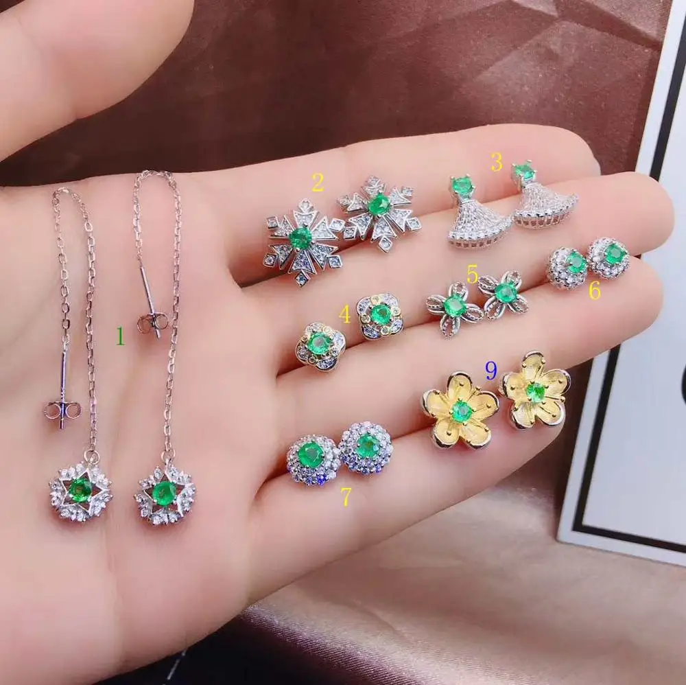 Женские серьги гвоздики с изумрудами серебро 925 пробы круглые натуральным