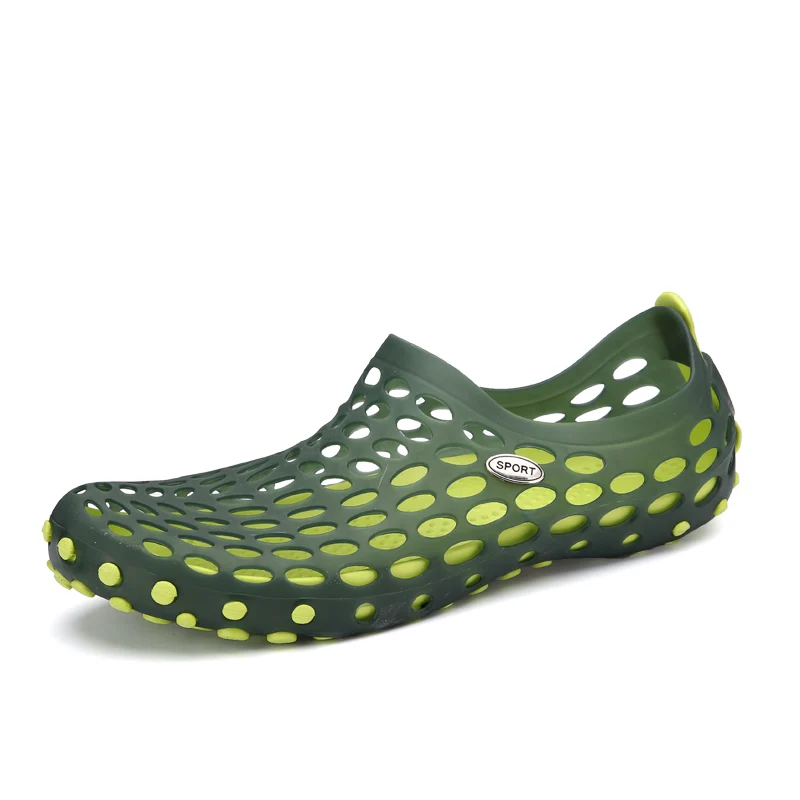 Новые летние сандалии; Мужская обувь из сетчатого материала; Сабо; дышащие пляжные тапочки; Мужская водонепроницаемая обувь с перфорацией; Водная обувь; размеры 39-45 - Цвет: Green