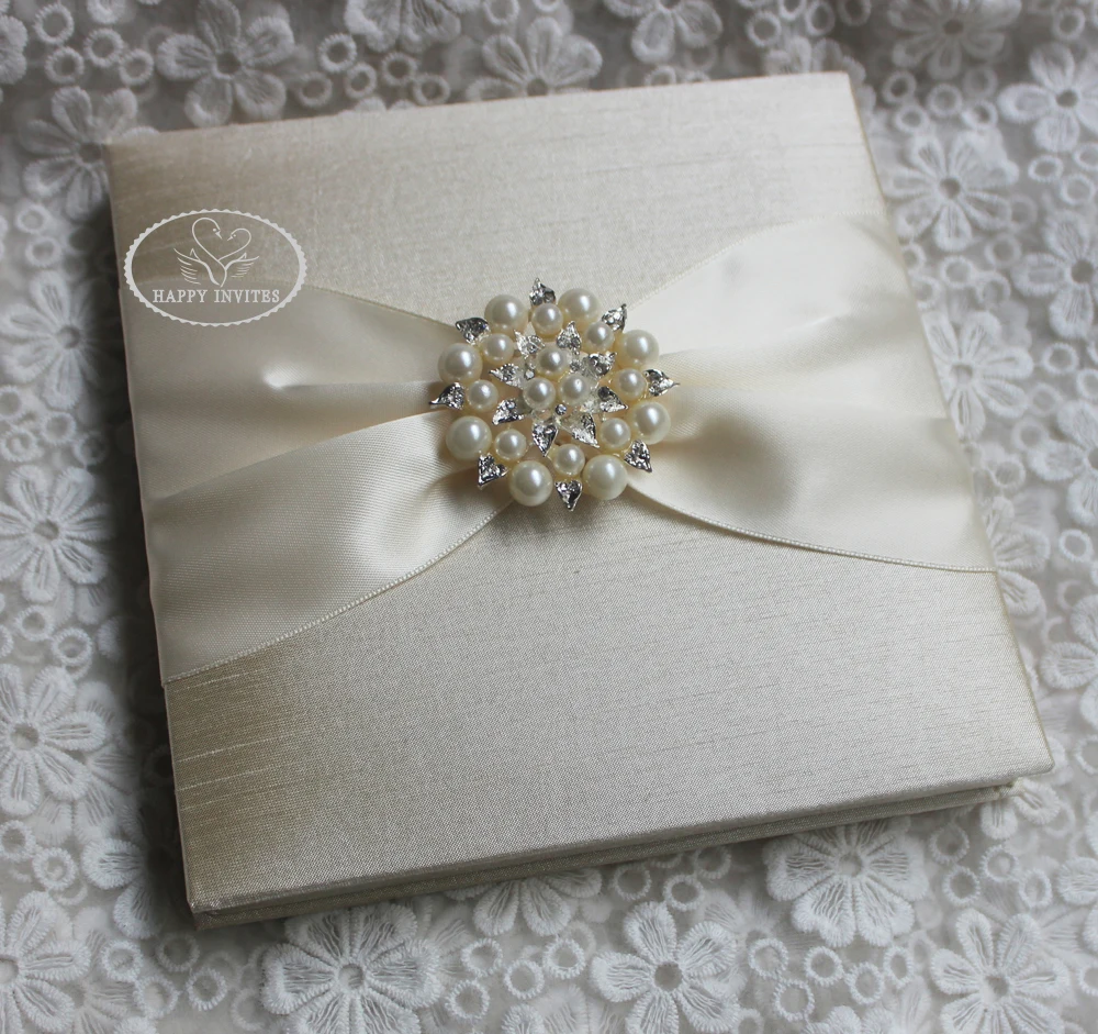 HI2019-22 Hot Sale Beige Silk Box with Brooch   More Colors Available