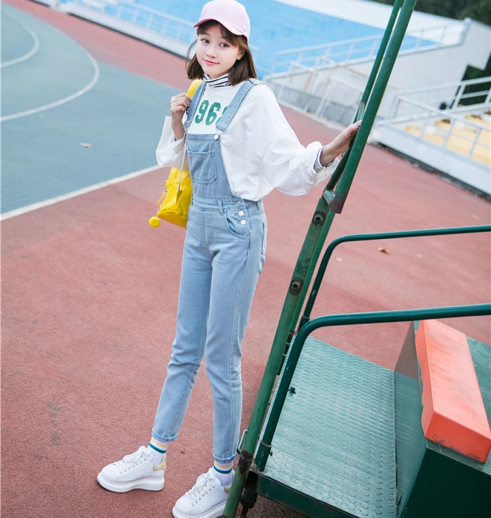 Autumn and winter Korean women's high waist row buckle show thin light color loose nine points jeans suspenders small feet suspender (2)