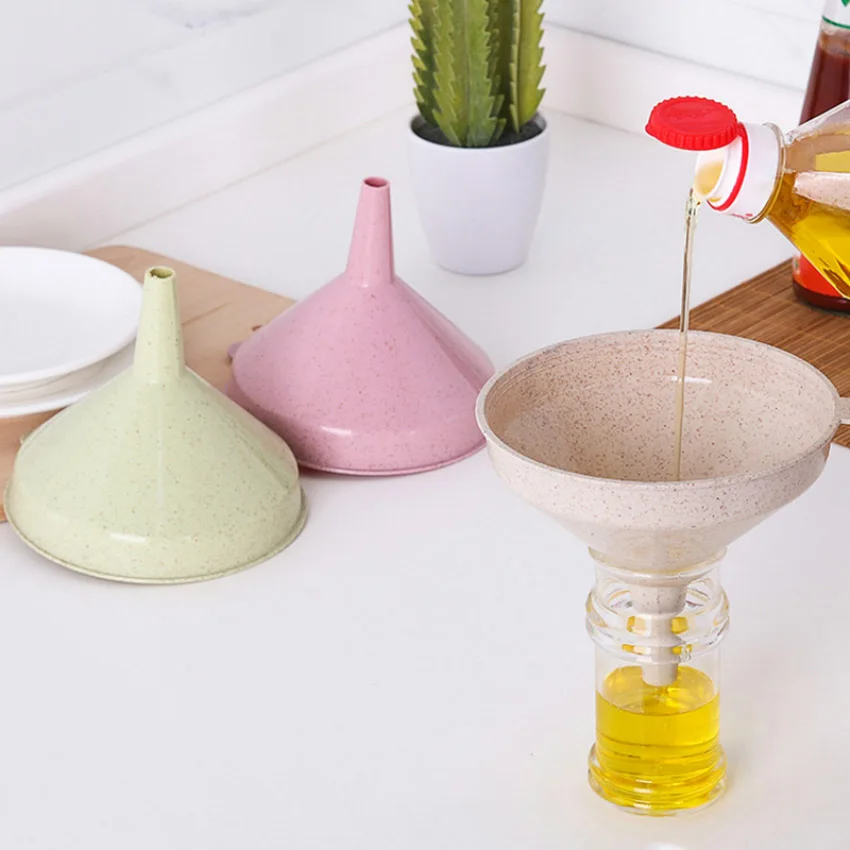 

Wheat Straw Funnel Kitchen Oil Soy Sauce Vinegar Transferring Funnel Tool Practical Household Inverted Oil Funnels Gadget