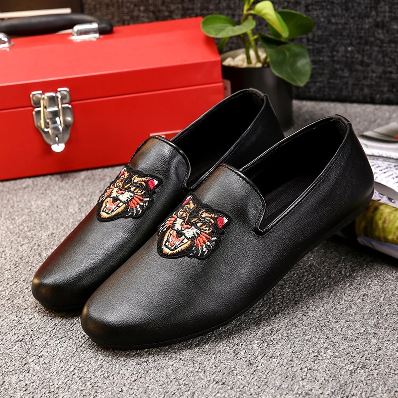 

2019 Luxury famous brand New Mens Shoes Casual Driving Drive Shoes Leather Comfortable Man Loafers Tiger Cat Slip On KC32