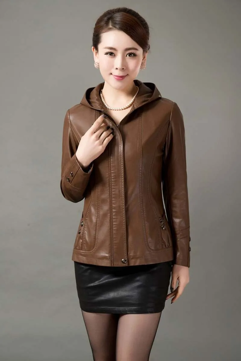 Высокое качество Новинка весна осень короткое кожаное пальто для женщин среднего возраста с капюшоном на молнии тонкий плюс размер 5XL кожаная куртка AE609