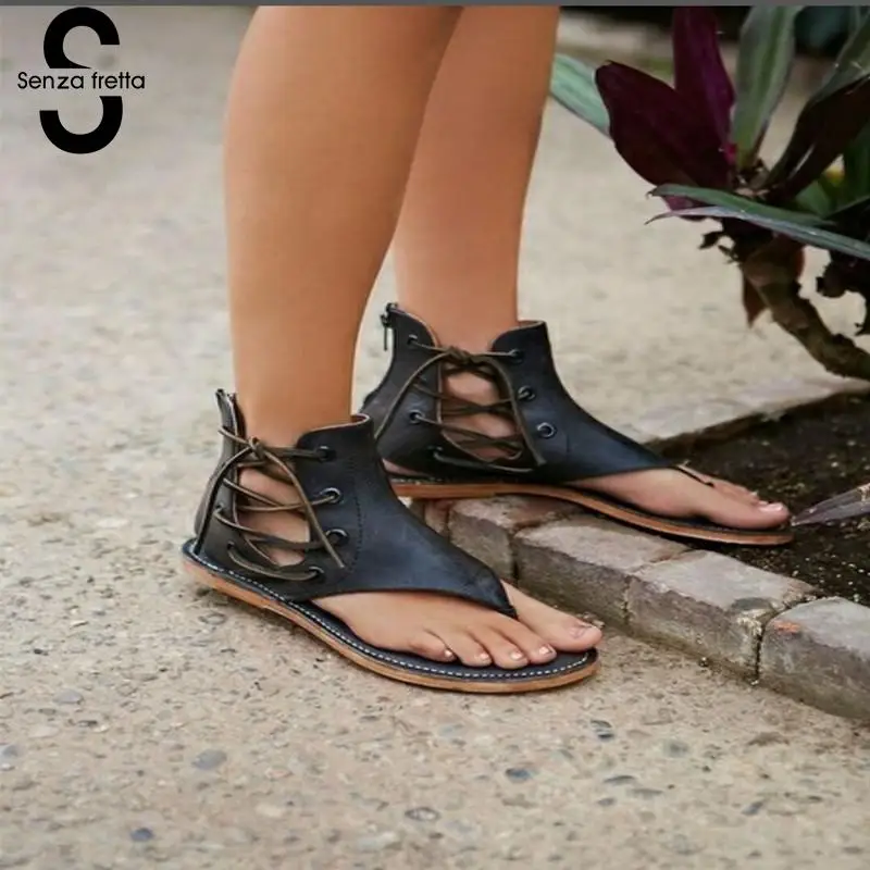 comprar Senza Fretta 2018 Mulheres Verão Sandálias Gladiador Do Vintage Lace Up Sandálias Correia Plana Calcanhar Sapatos Mulher Sandalias Mujer de Couro