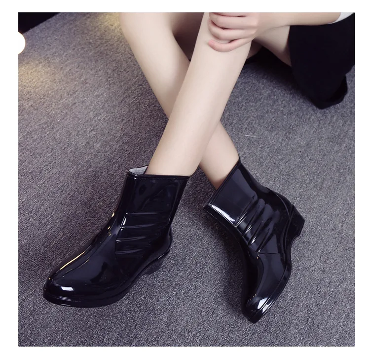 

2018 Womens middle boots PVC rain boots rainboots fashion pleated candy jelly waterproof boots add cotton for women