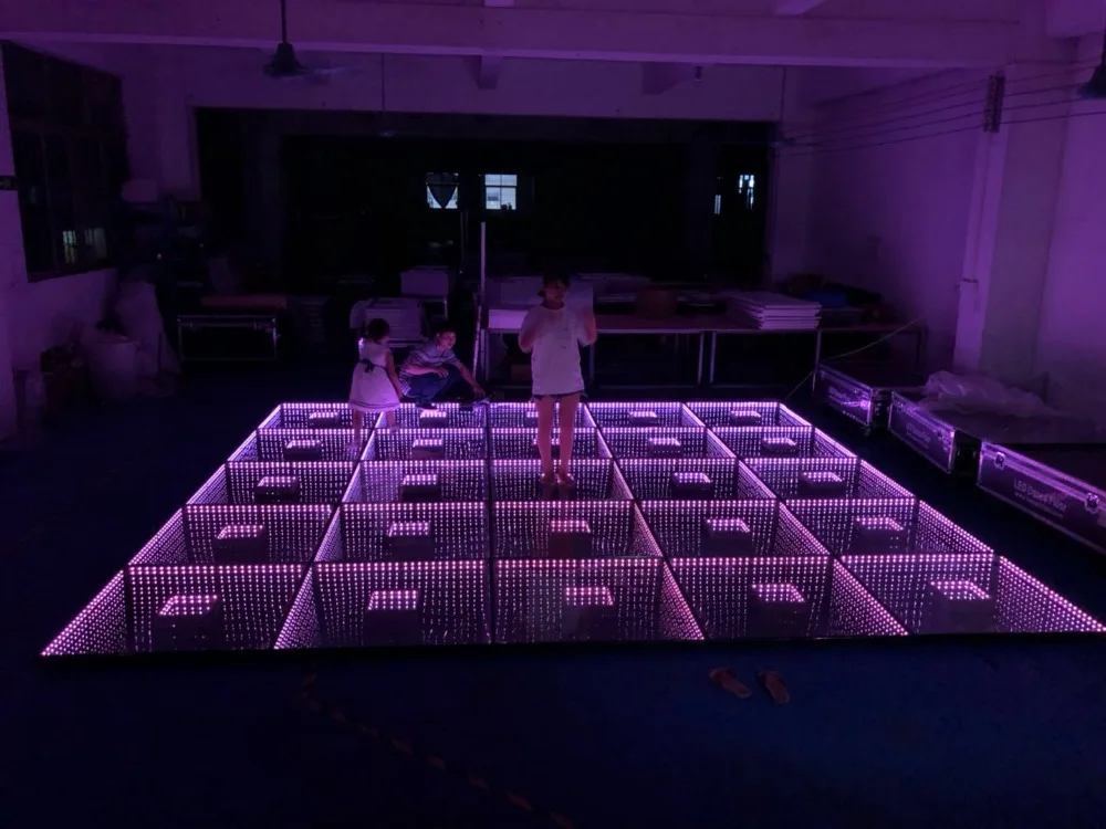 

Wedding Romantic 1*1M 16 pcs 3D Double Tunnel Mirror Dance Floor for sale