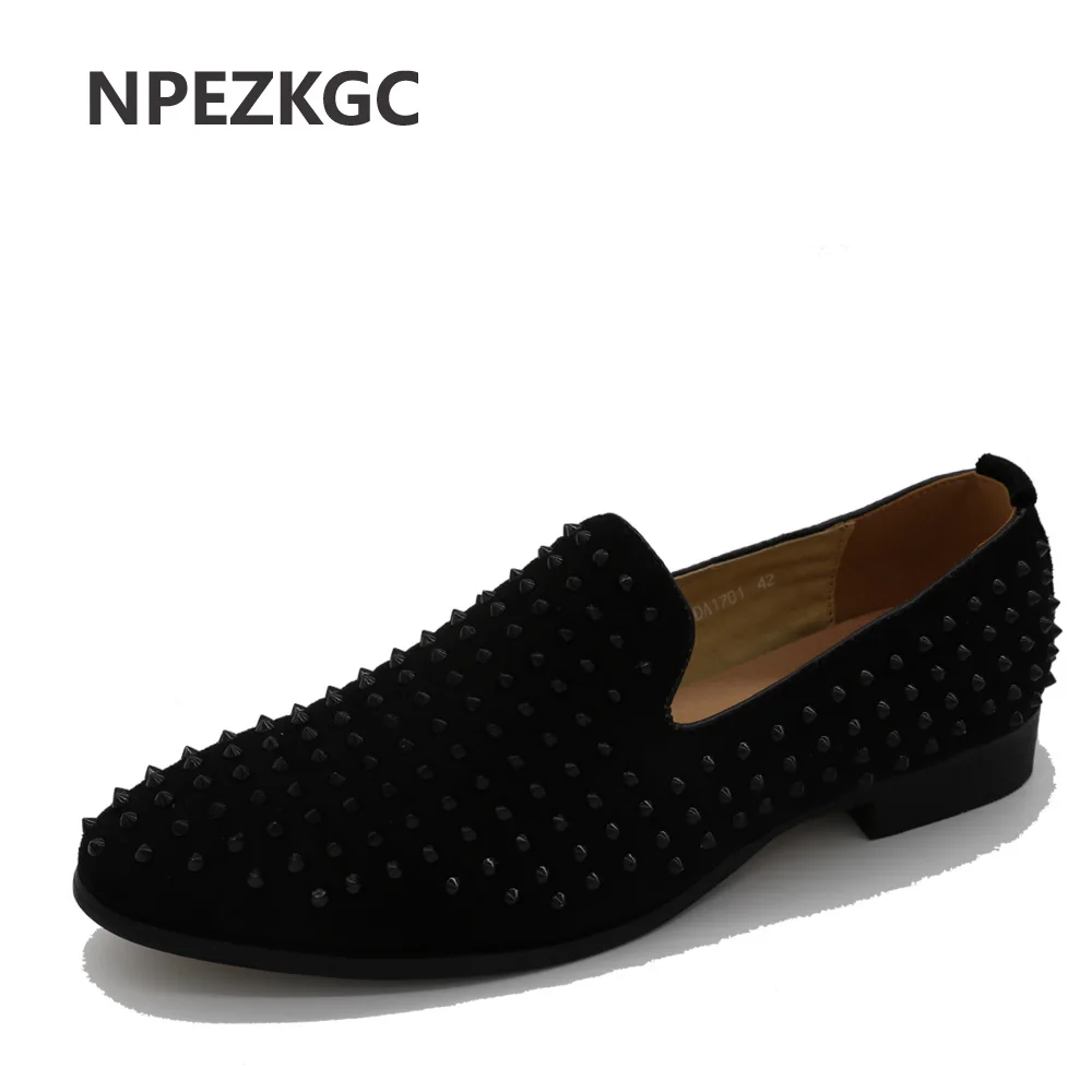 Здесь продается  NPEZKGC Top Quality EU 39-43 Bottom Men Shoes Fashion Dandelion Spikes Men Loafers Rivets Casual Dress Shoes Men Flats Black  Обувь