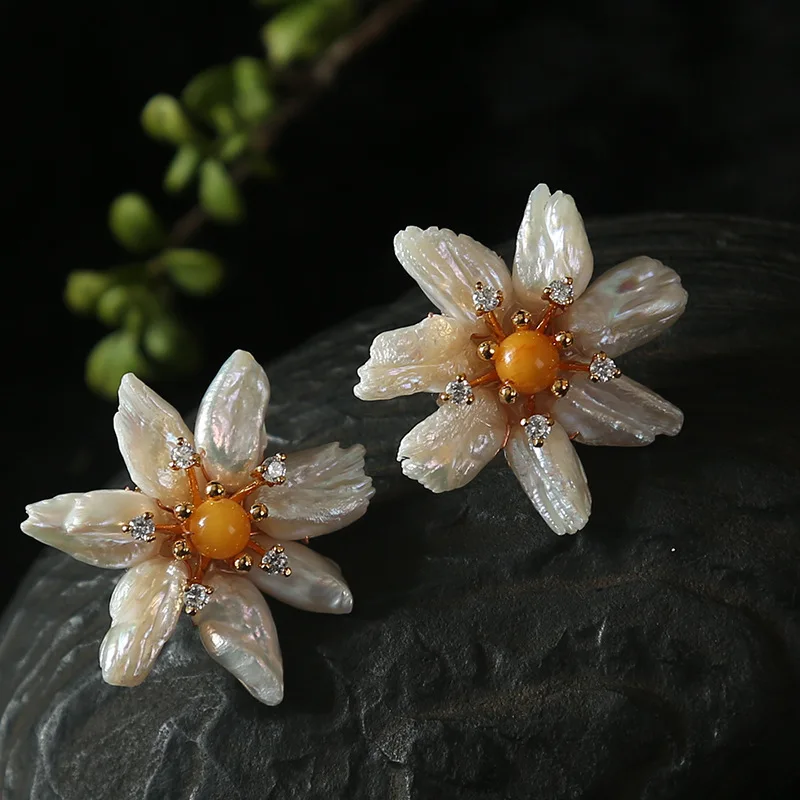 

The new 2018 natural beeswax abnormity ms pearl earring flower