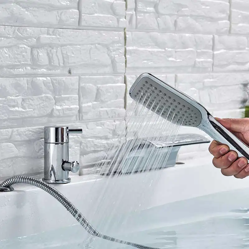 Хромированный широко распространенный водопад смеситель для ванны на бортике Ванна смеситель для раковины широко распространенная одна ручка с ручной душевой кран для ванны