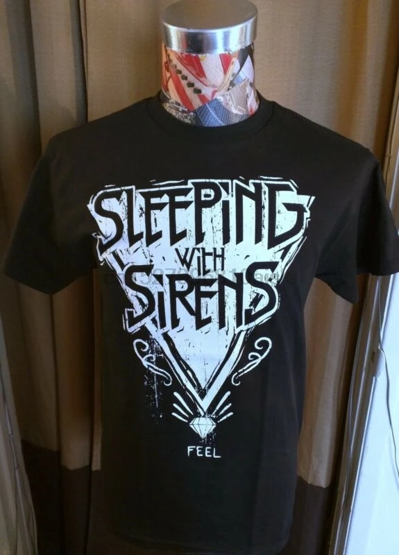 Фирменная Новинка! SLEEPING WITH SIRENS белого цвета с логотипом украшенным стразами