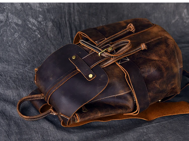 Vorderansicht des Woosir Vintage-Rucksacks aus echtem Leder mit Kordelzug