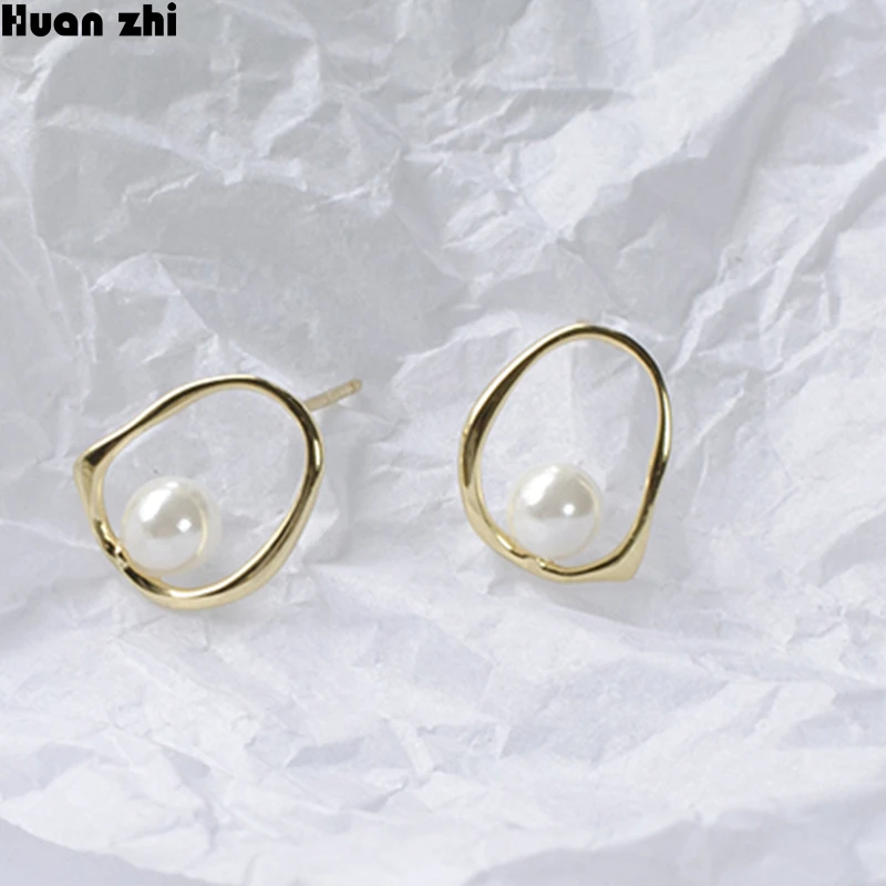 

HUANZHI 2019 Korea Simple Gold Metal Geometric Irregular Circle Polygon Pearl Small Stud Earrings for Women Girl Party Gift