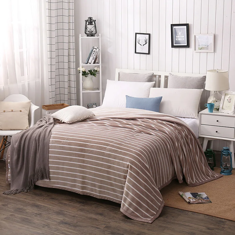

380 g thickened warm print cloud mink fluff Blanket Skincare Super Flexible encryption nap small cover blanket 100% polyester